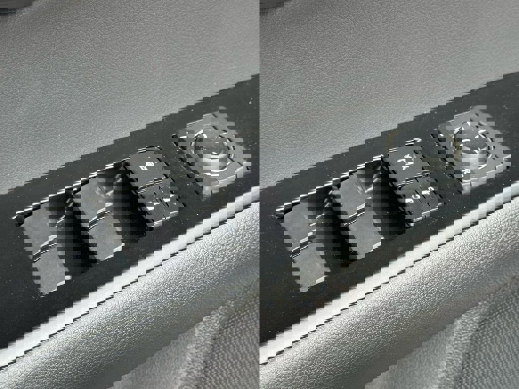 Used 2023 Lexus UX 250h FWD w/ Premium Package image 17