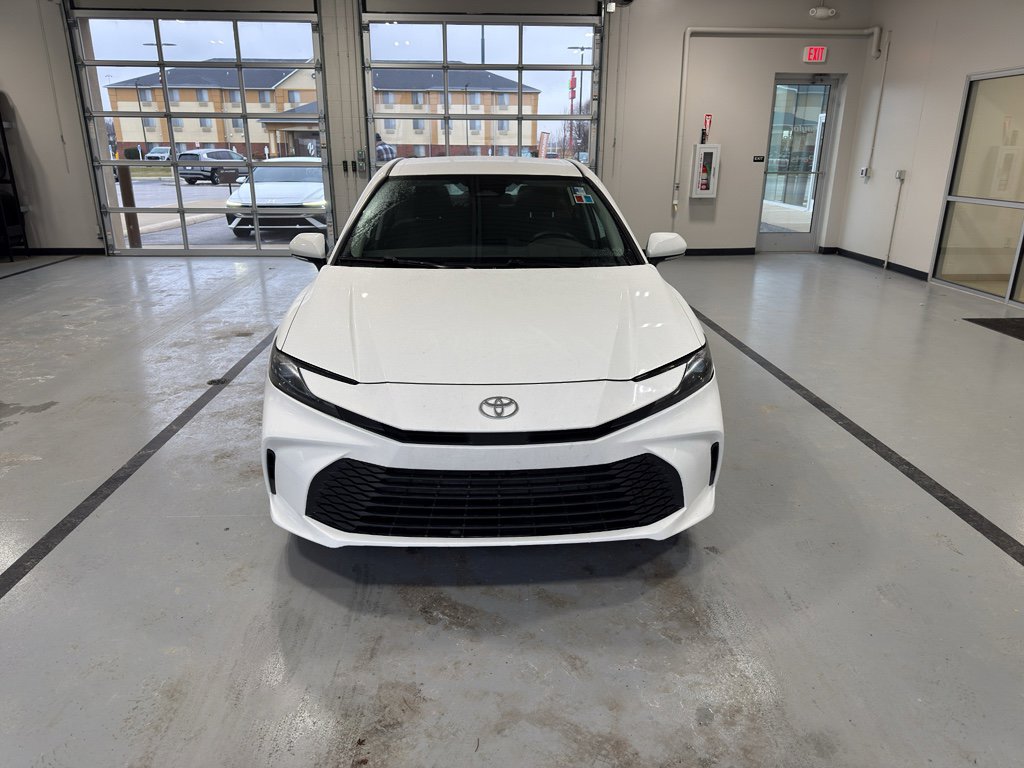Used 2025 Toyota Camry LE image 9
