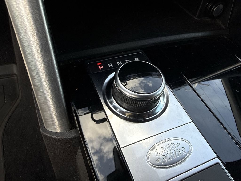 Used 2018 Land Rover Discovery HSE image 20