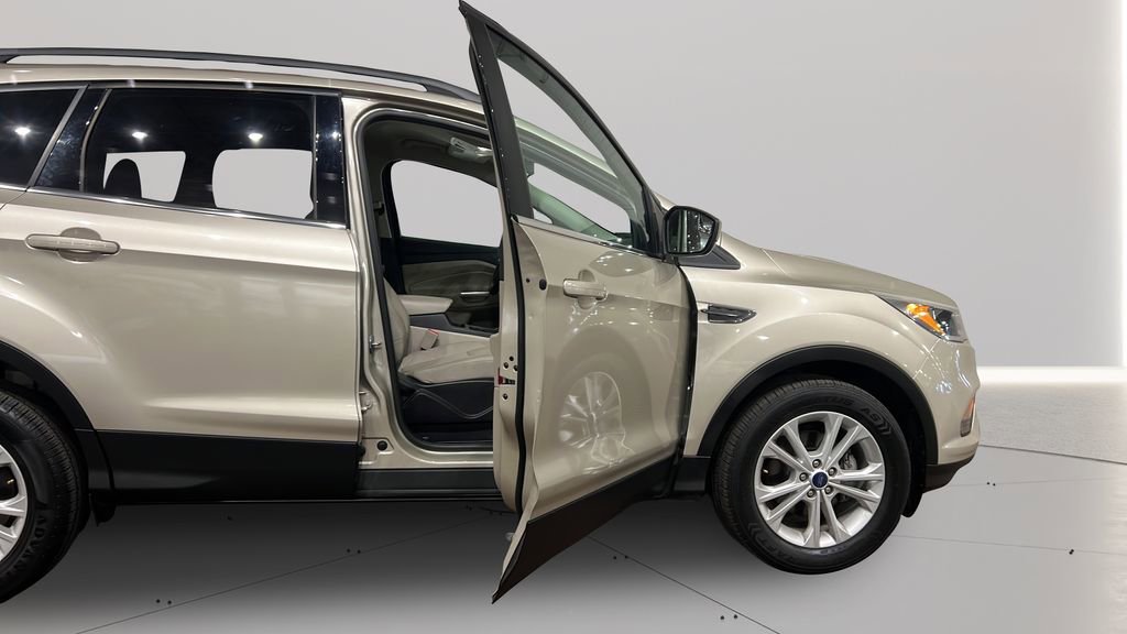 Used 2018 Ford Escape SE image 17