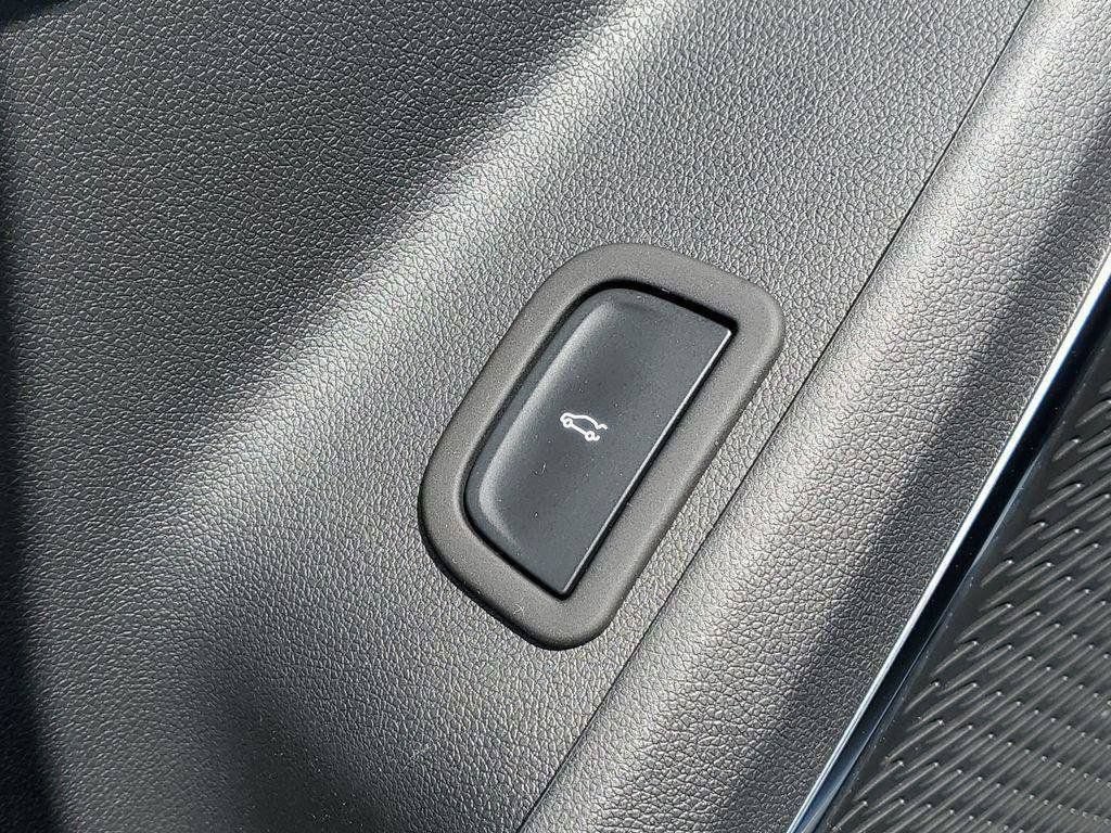 Used 2025 Chevrolet Traverse High Country w/ LPO, Floor Liner Package AWD/4WD image 26
