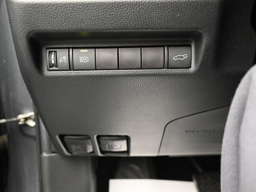 Used 2020 Toyota RAV4 XLE w/ Convenience Package FWD image 20