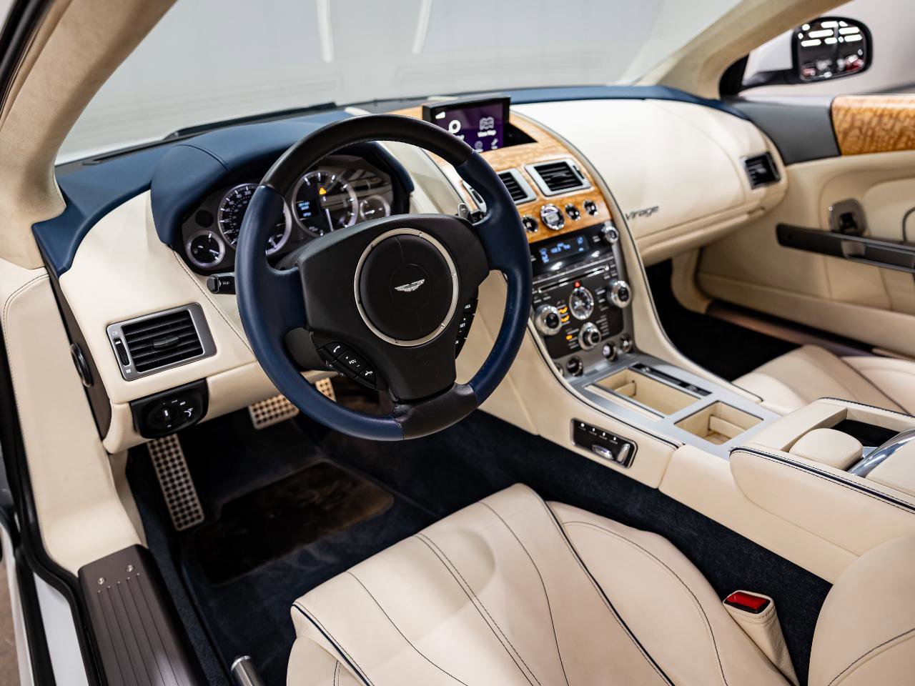 Used 2012 Aston Martin Virage Coupe image 4