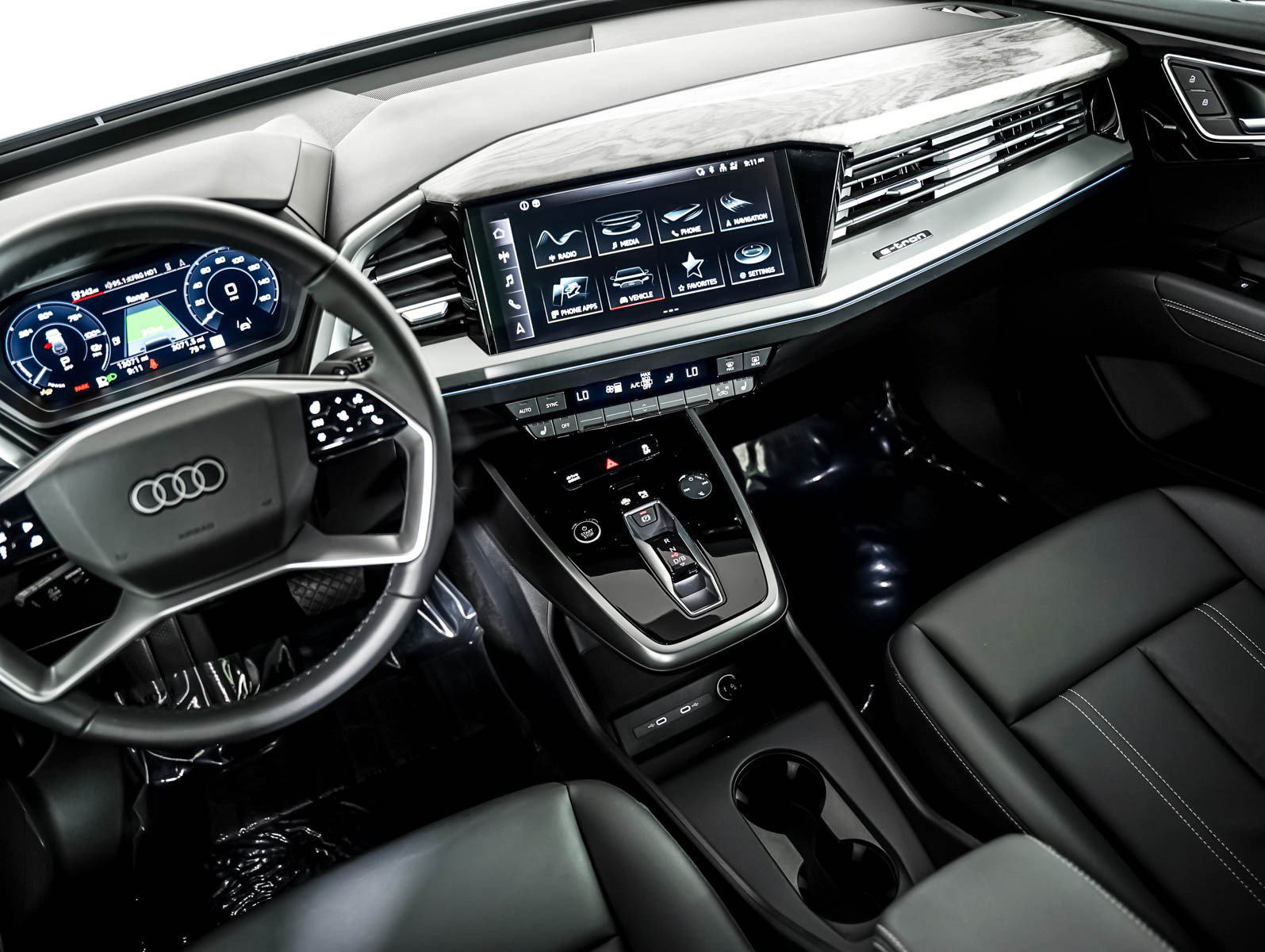 Used 2025 Audi Q4 e-tron Premium Plus w/ Premium Plus RWD image 14
