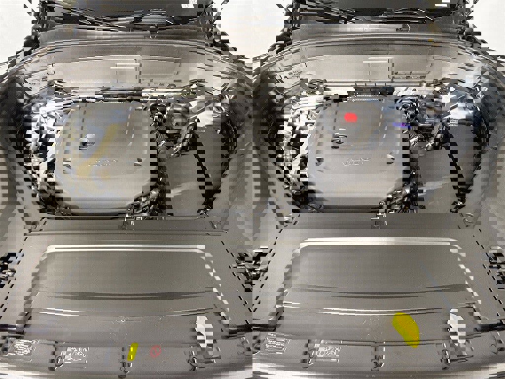 Certified 2025 Volvo XC90 B6 Core image 32