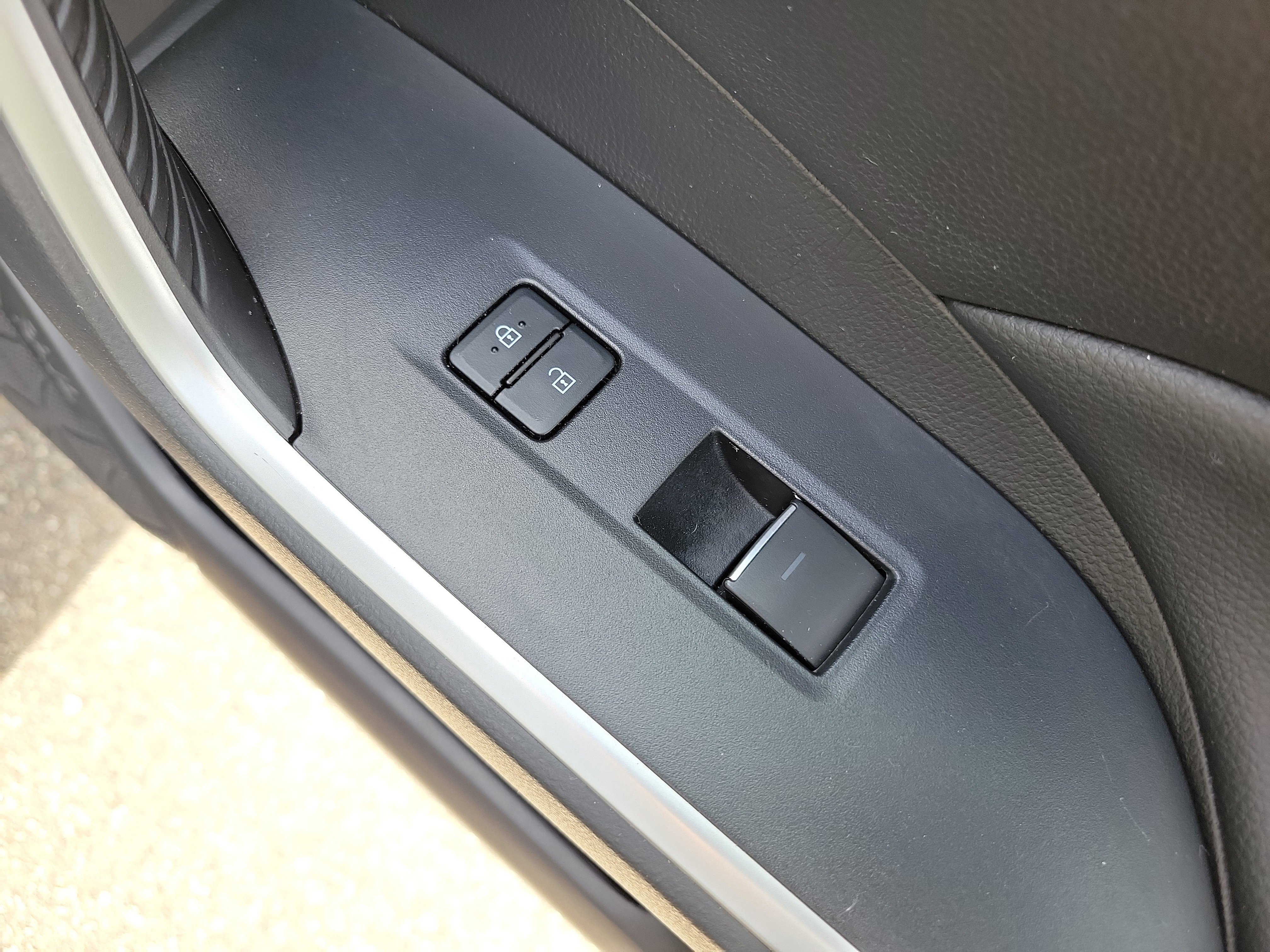 Used 2022 Toyota RAV4 XLE FWD image 11