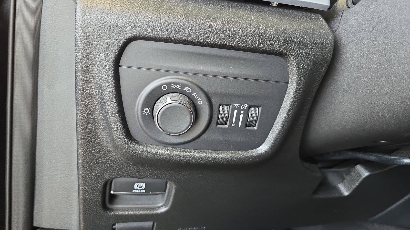 Used 2024 Jeep Grand Cherokee Laredo X AWD/4WD image 24