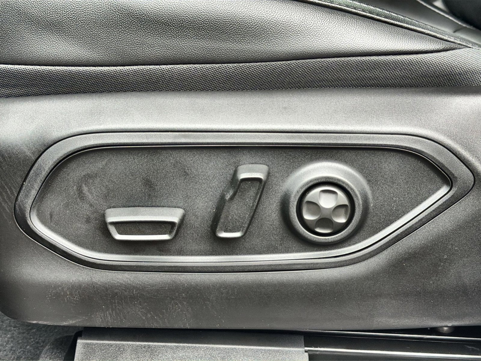 New 2025 Jeep Grand Cherokee Altitude image 14