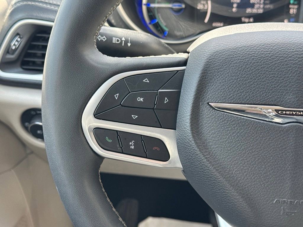 Used 2024 Chrysler Pacifica Limited FWD image 31