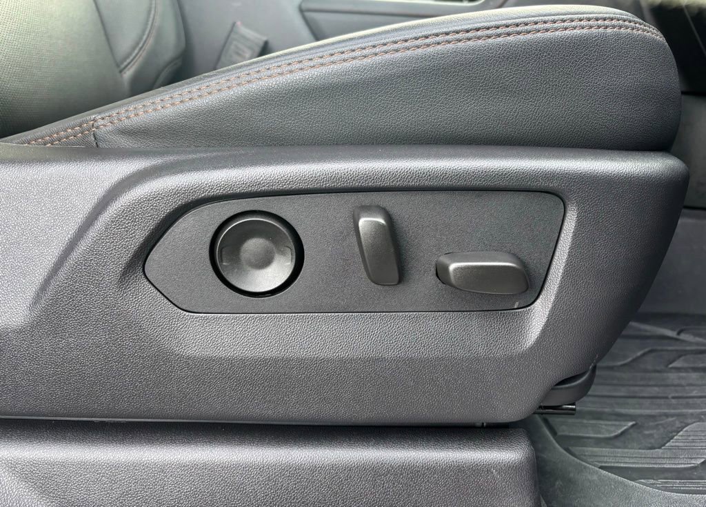 Used 2025 GMC Sierra 2500 AT4 w/ Technology Package image 24