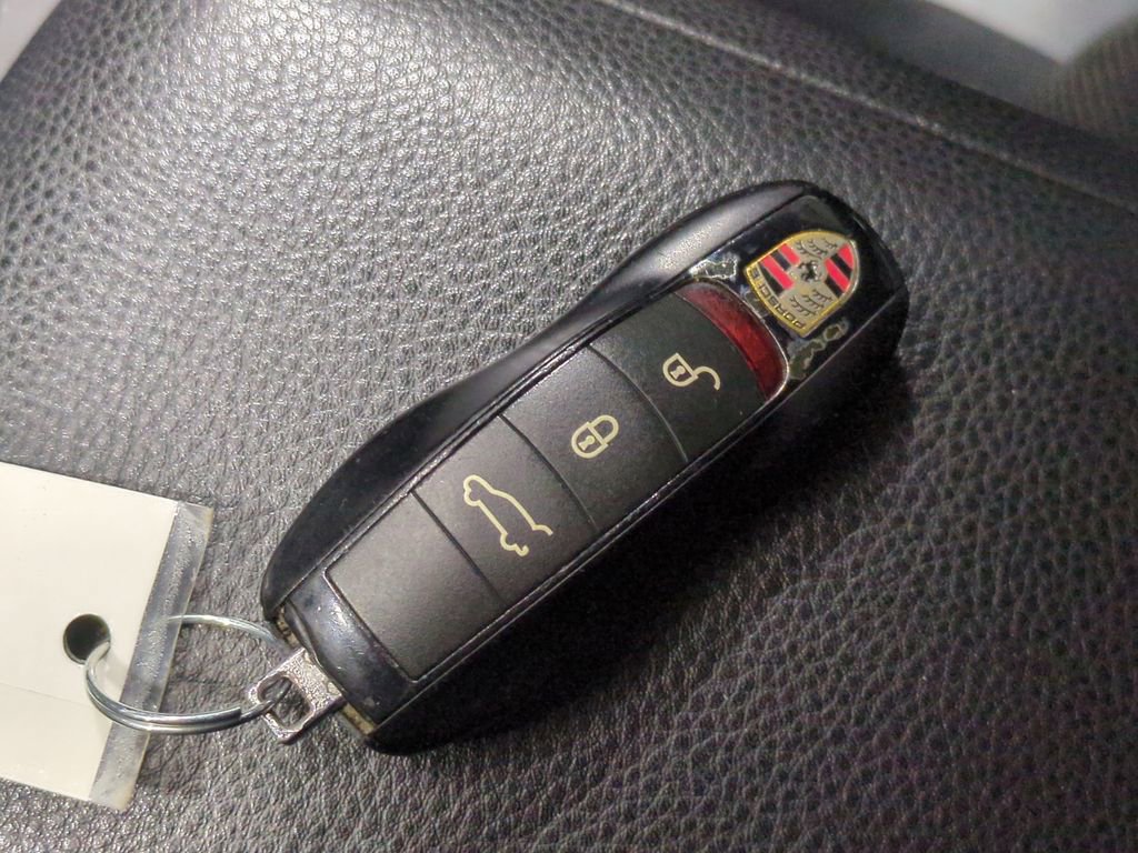 Used 2018 Porsche Macan image 39