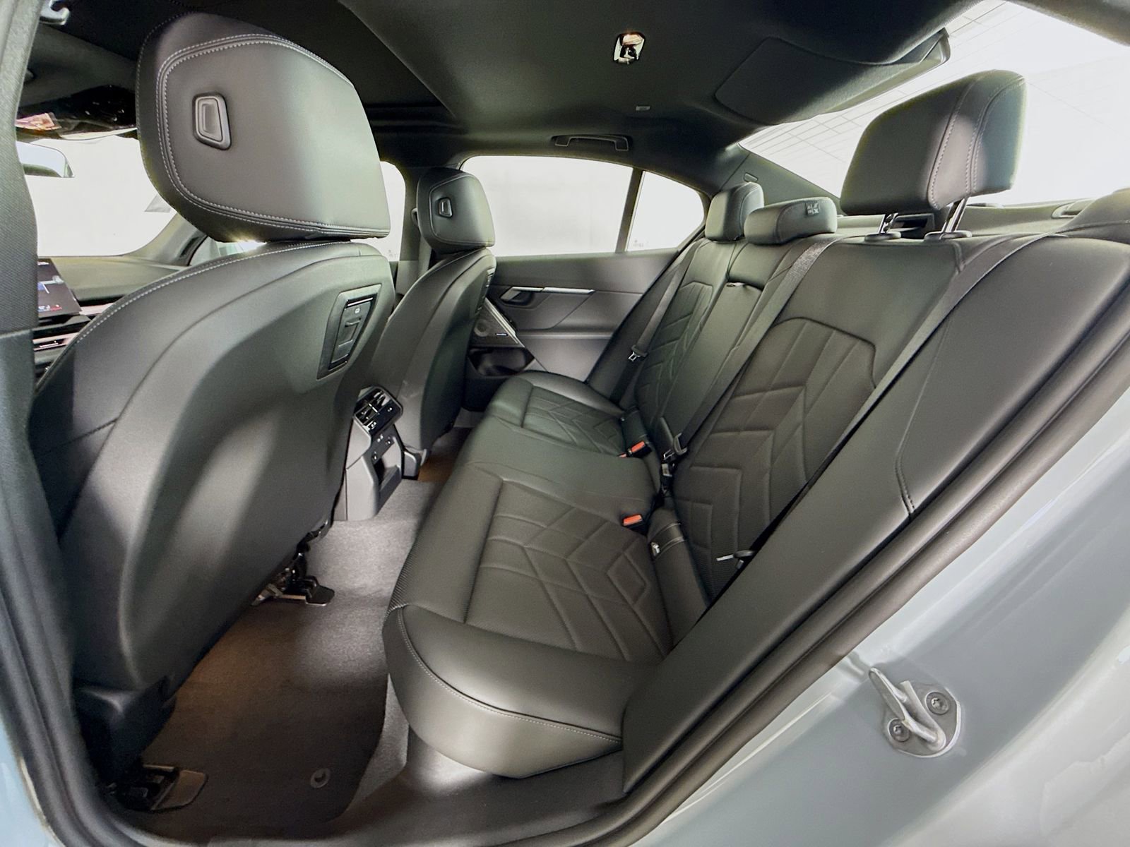 New 2026 BMW i5 eDrive40 w/ M Sport Package image 26