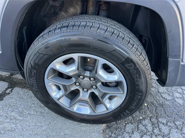 Used 2017 Jeep Cherokee Latitude w/ Safety/Convenience Group image 11