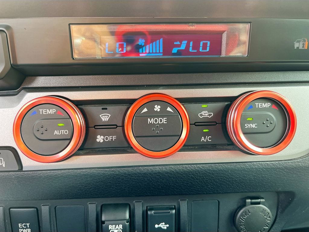 Used 2021 Toyota Tacoma SR5 w/ Technology Package image 15