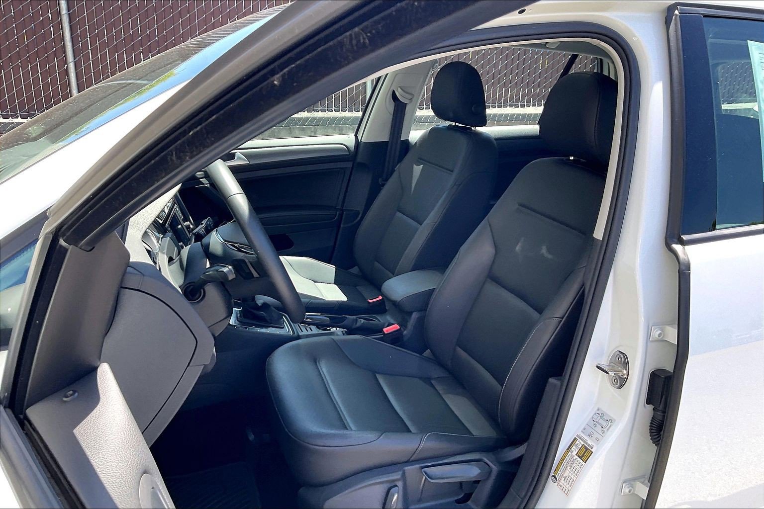 Certified 2021 Volkswagen Golf 4-Door FWD image 24