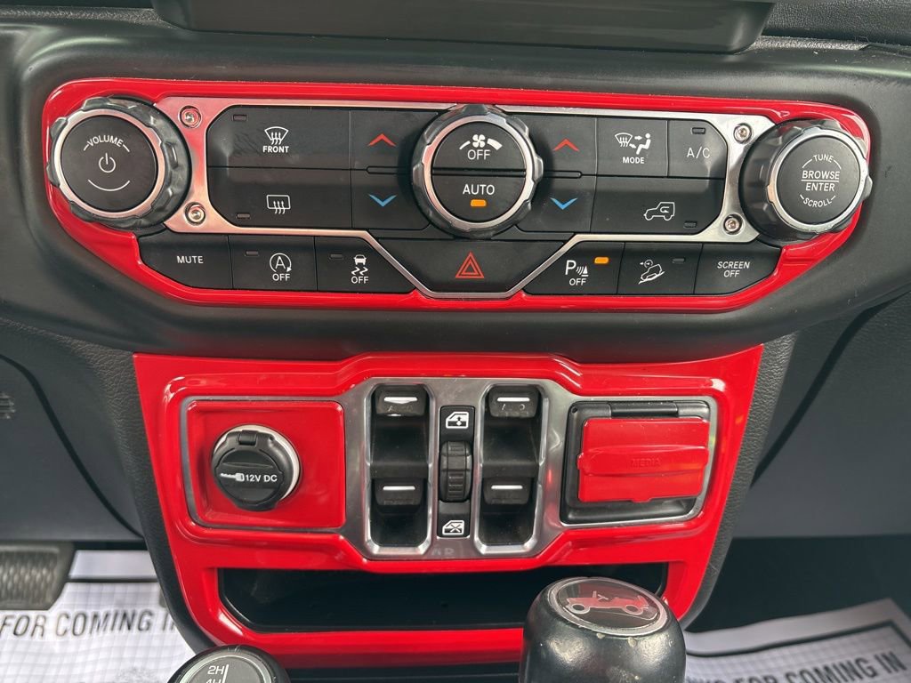 Used 2018 Jeep Wrangler Unlimited Sahara image 34