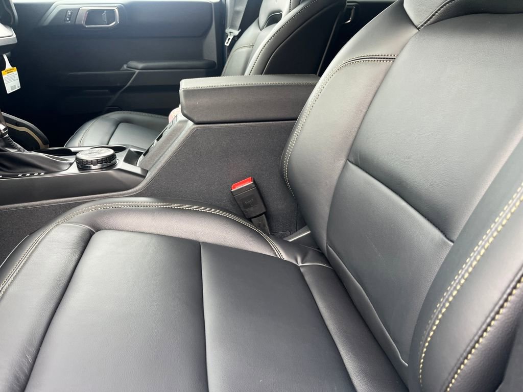 New 2025 Ford Bronco Badlands image 16