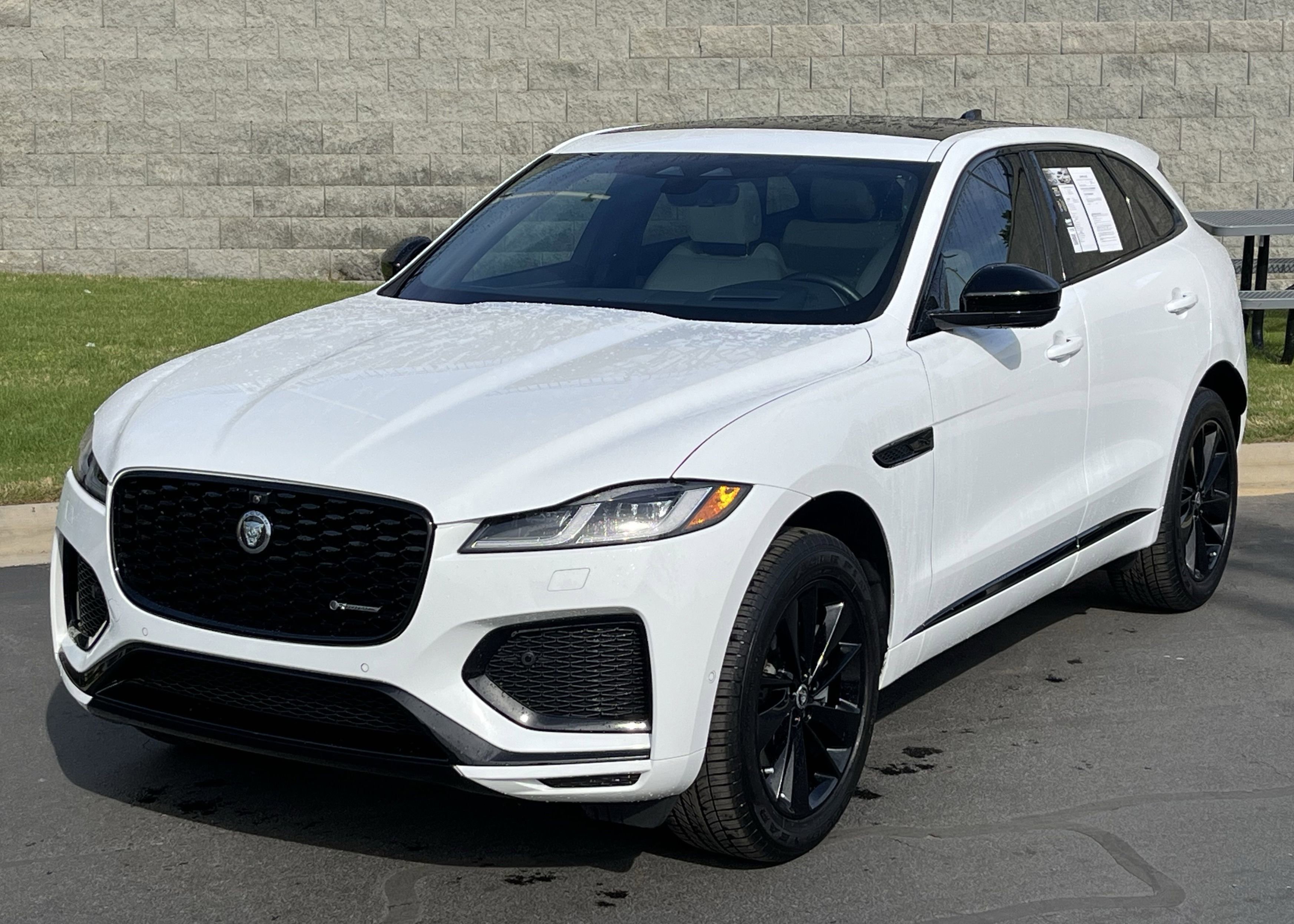 Used 2025 Jaguar F-PACE R-Dynamic S image 2