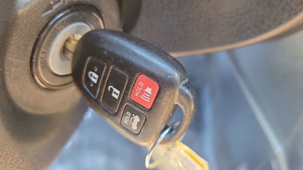 Used 2016 Toyota Corolla LE image 34