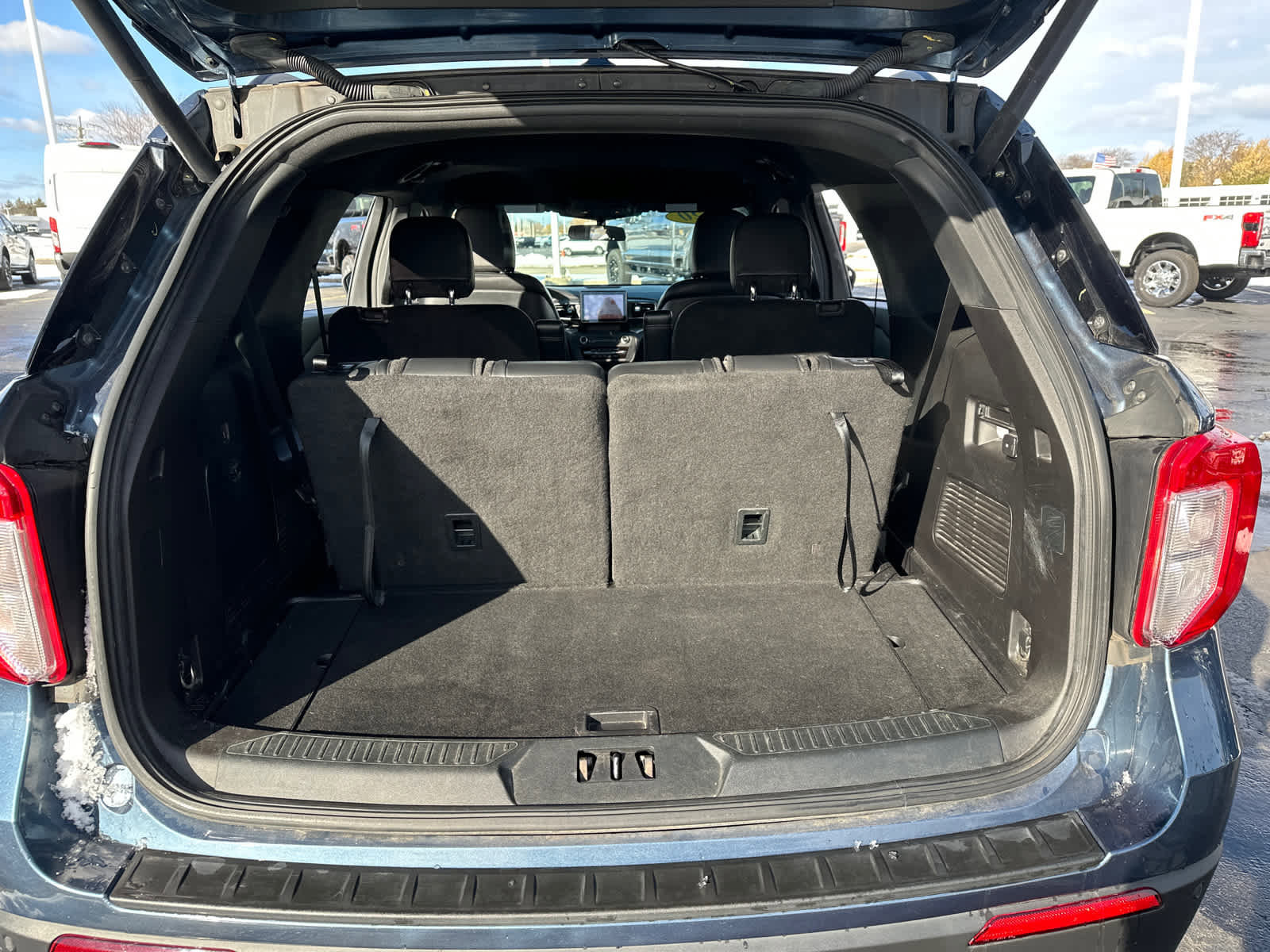 Certified 2020 Ford Explorer XLT w/ Equipment Group 202A image 32