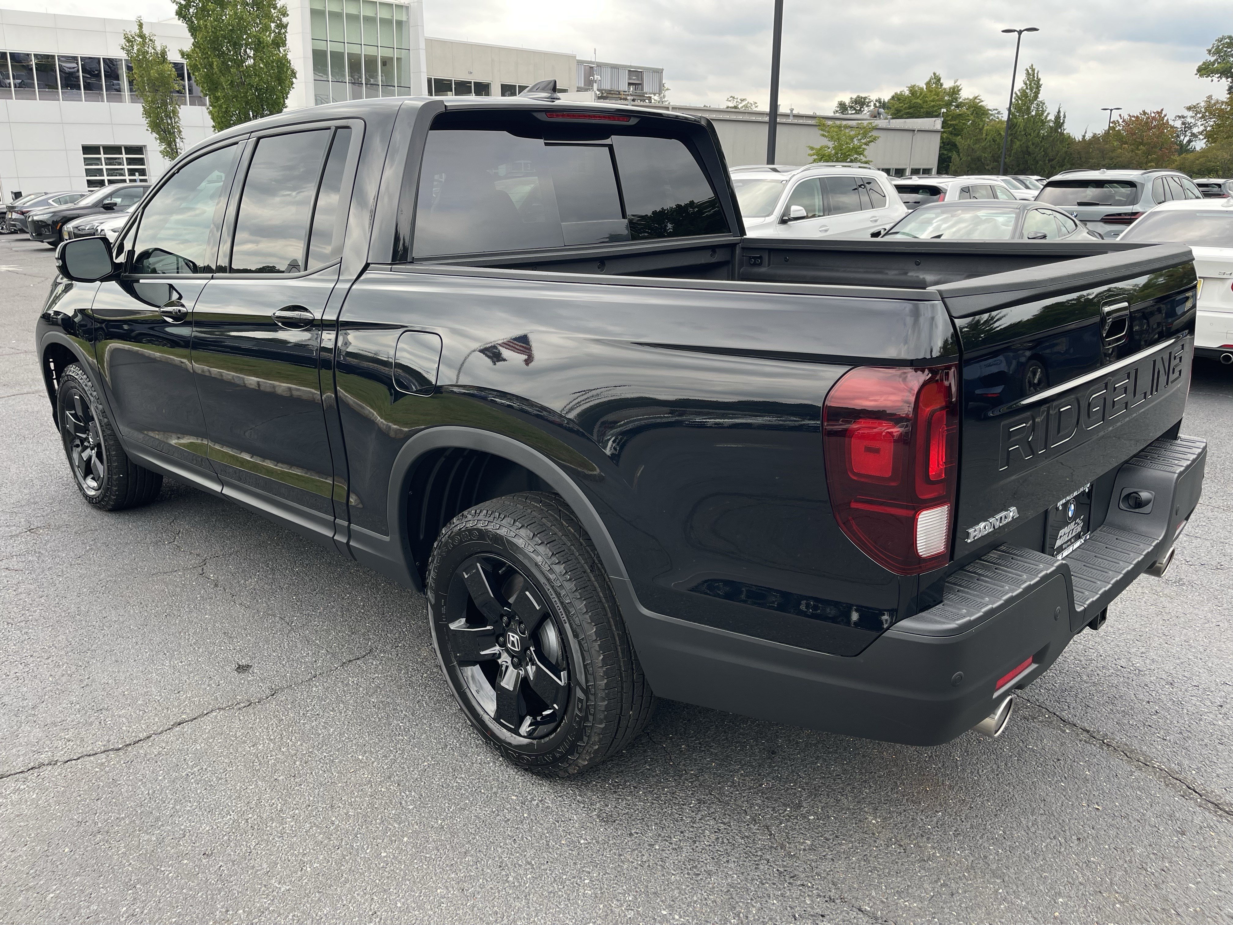 Used 2025 Honda Ridgeline Black Edition image 4