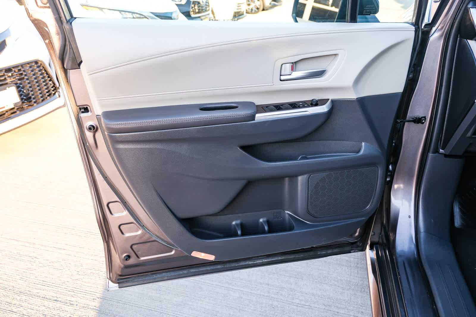 Certified 2024 Toyota Sienna XLE FWD image 24