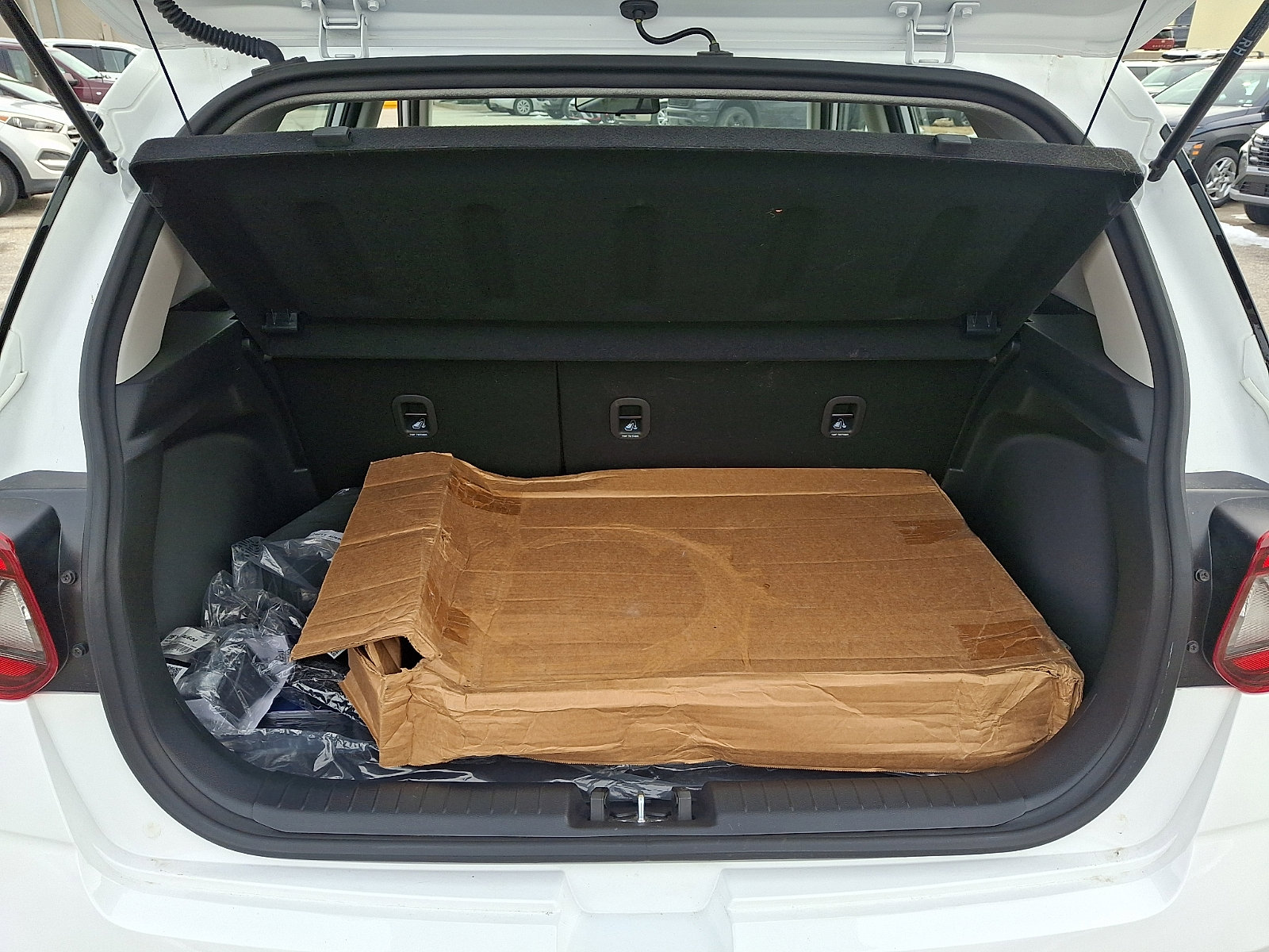 Certified 2025 Hyundai Venue SEL image 31