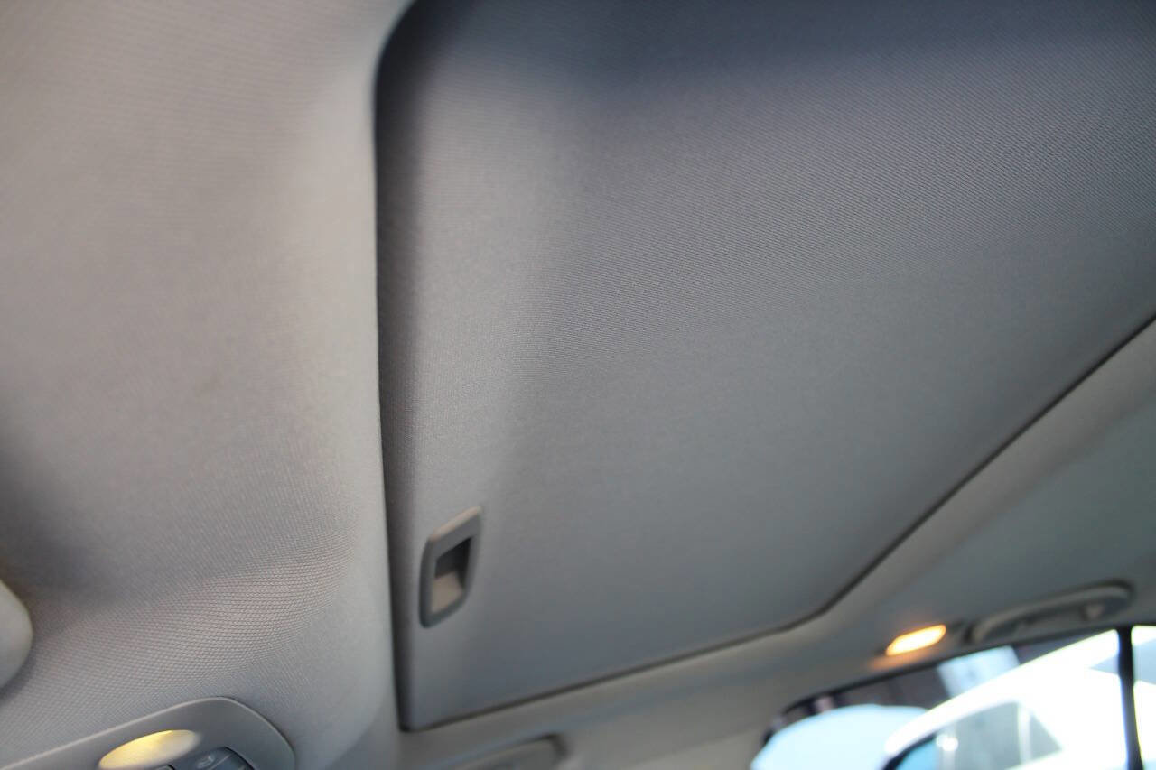 Used 2014 INFINITI Q50 Hybrid AWD w/ Deluxe Technology Package image 47