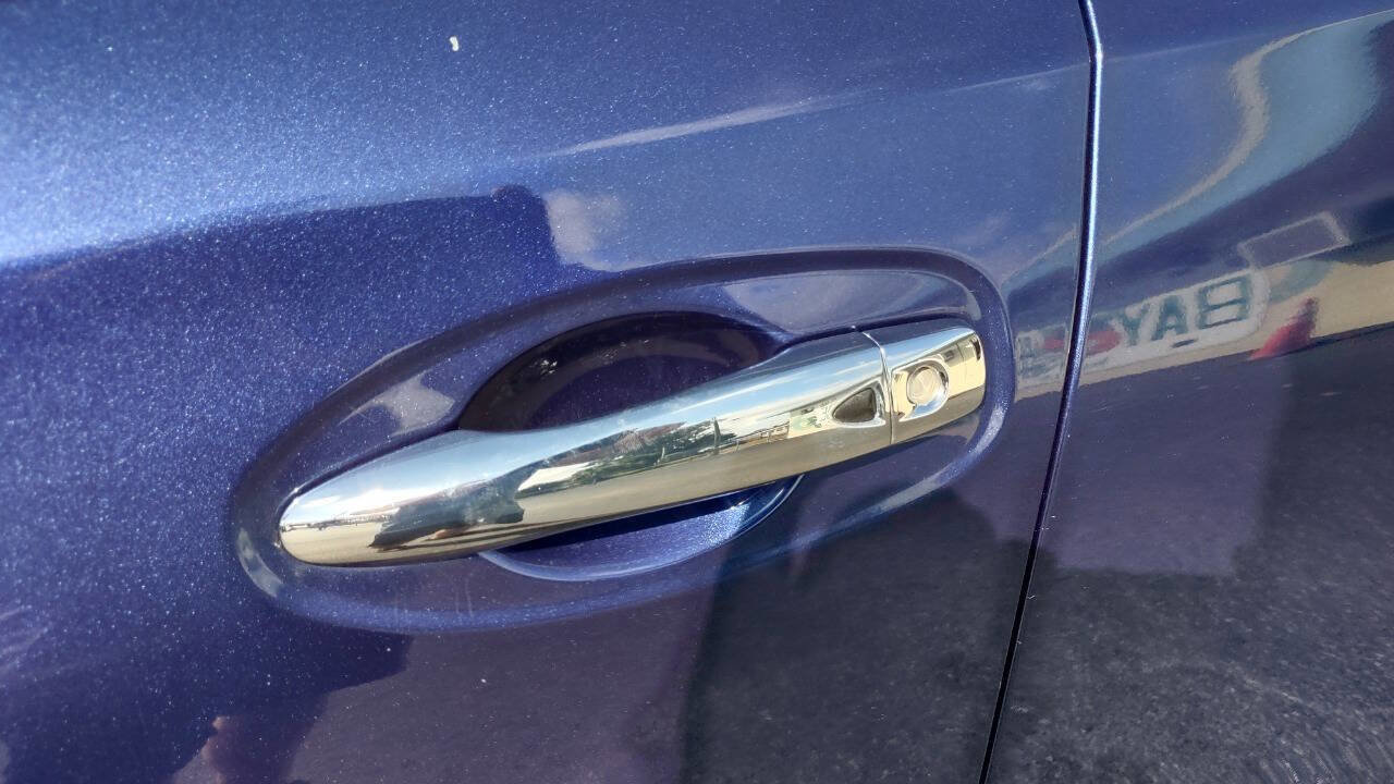 Used 2019 Nissan Rogue SV w/ Premium Package image 11