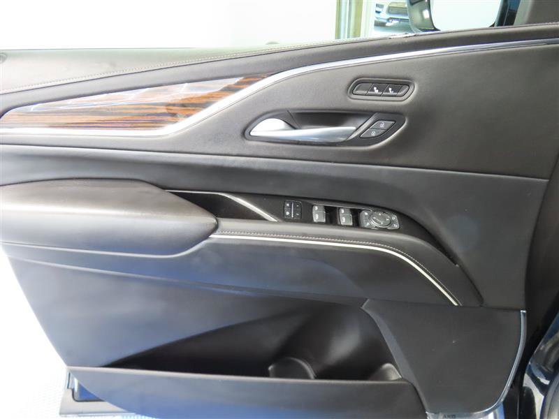 Used 2024 Cadillac Escalade ESV Luxury AWD/4WD image 17
