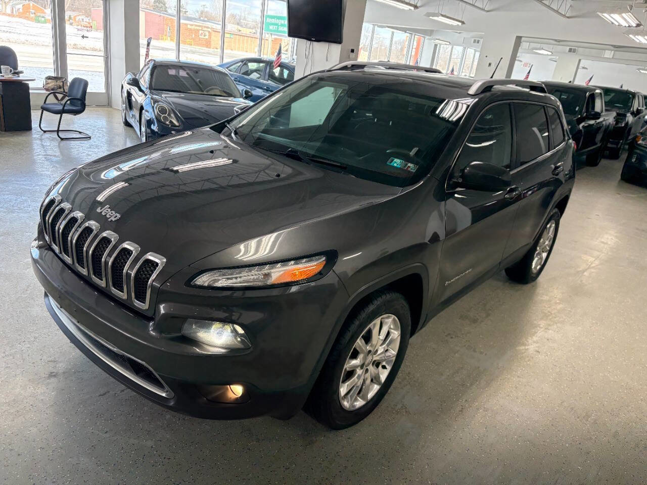 Used 2015 Jeep Cherokee Limited w/ Luxury Group image 2