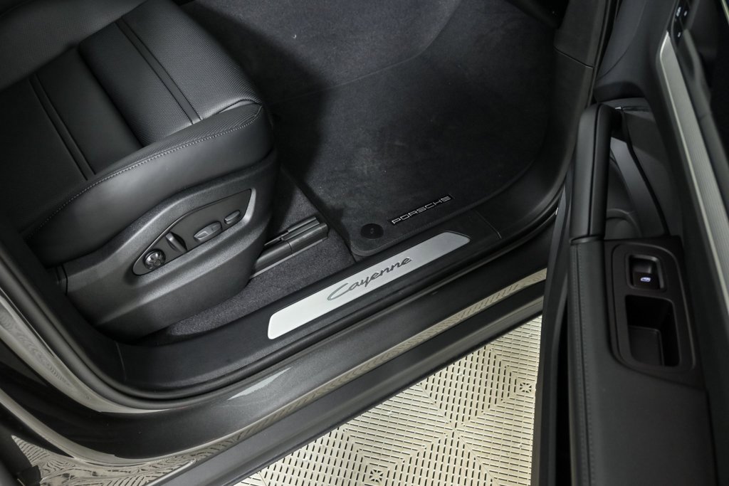New 2025 Porsche Cayenne Coupe image 26