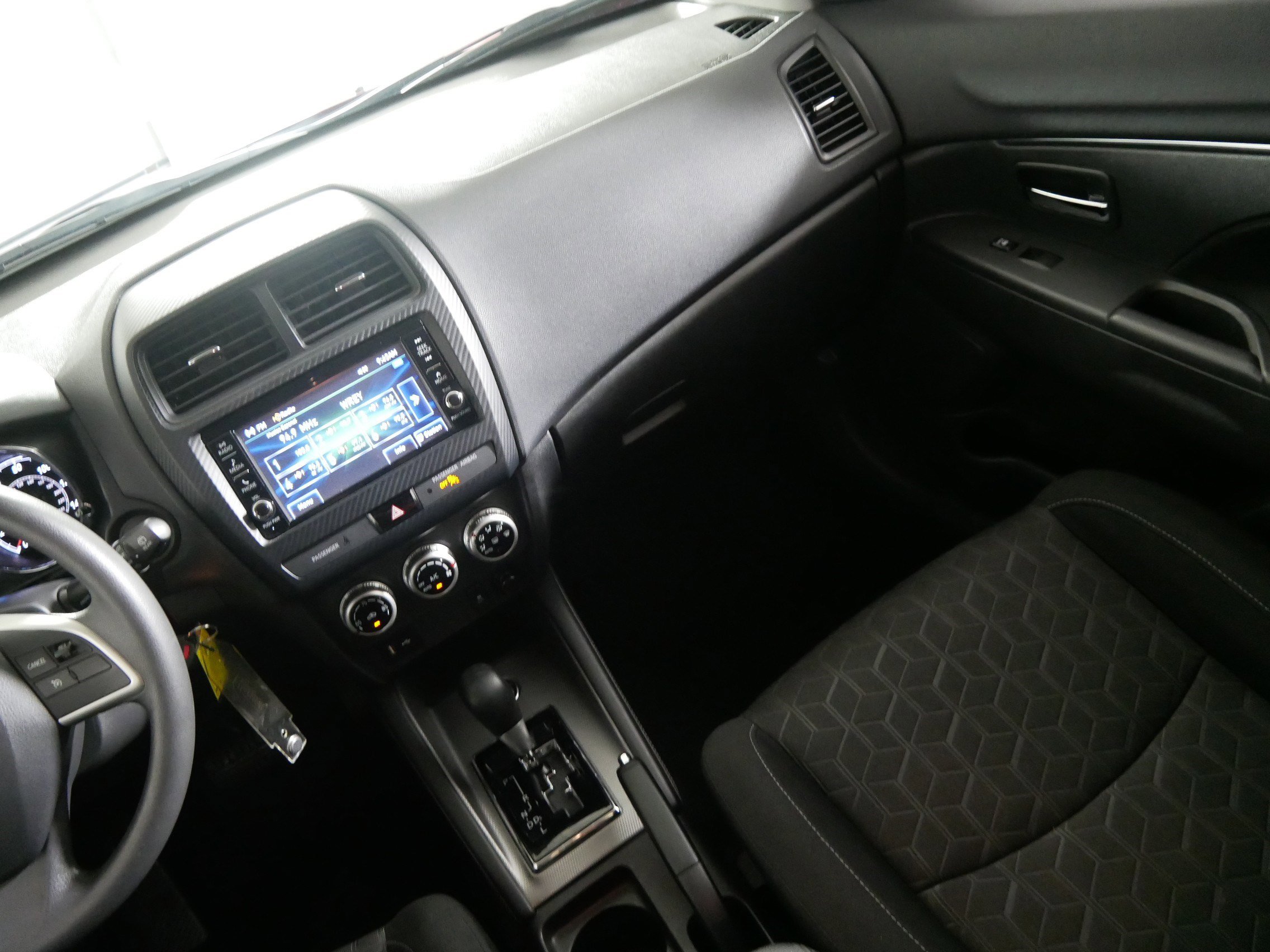 Used 2020 Mitsubishi Outlander Sport ES AWD/4WD image 11