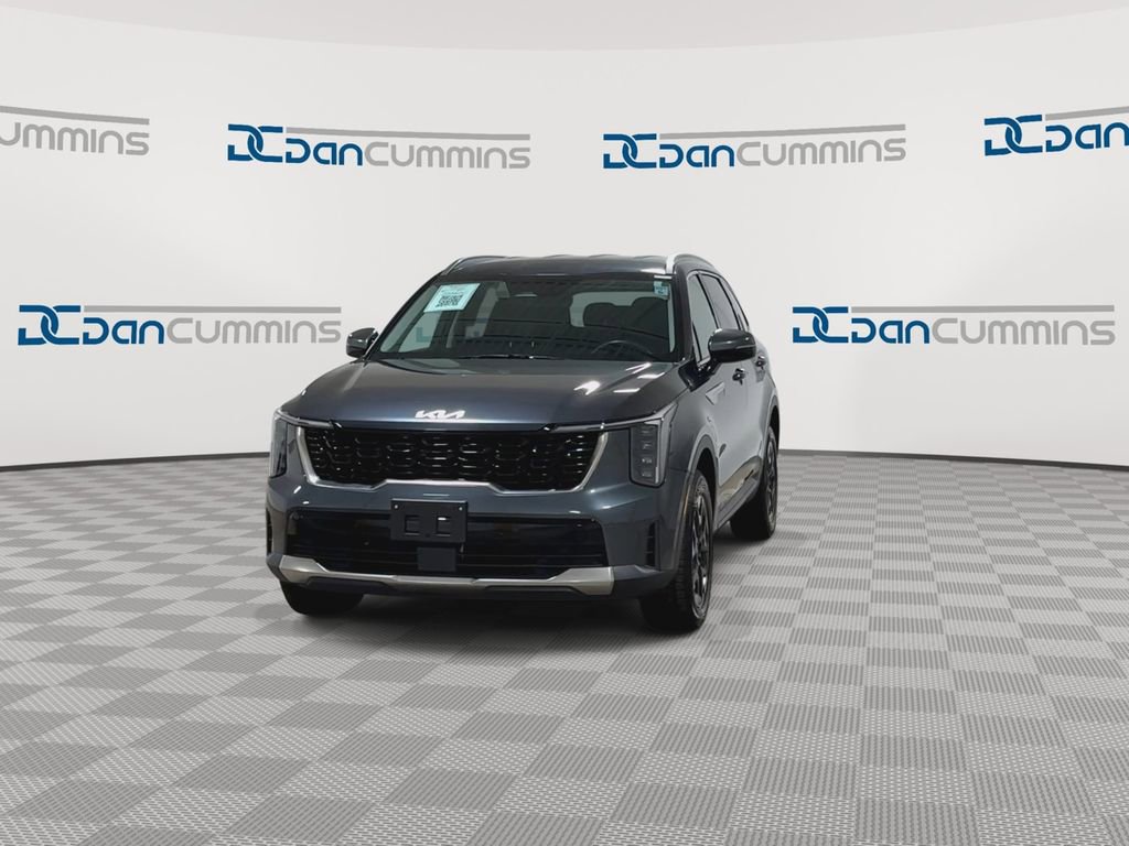 Used 2024 Kia Sorento S image 4