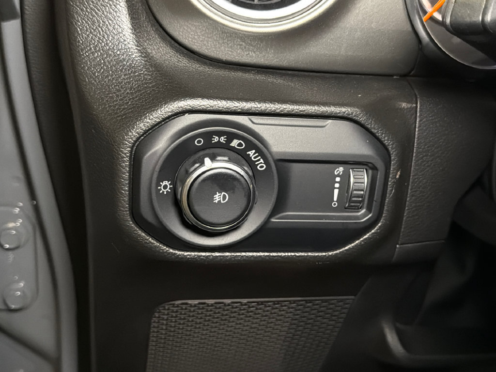 Used 2023 Jeep Wrangler Unlimited Sahara w/ Safety Group AWD/4WD image 20