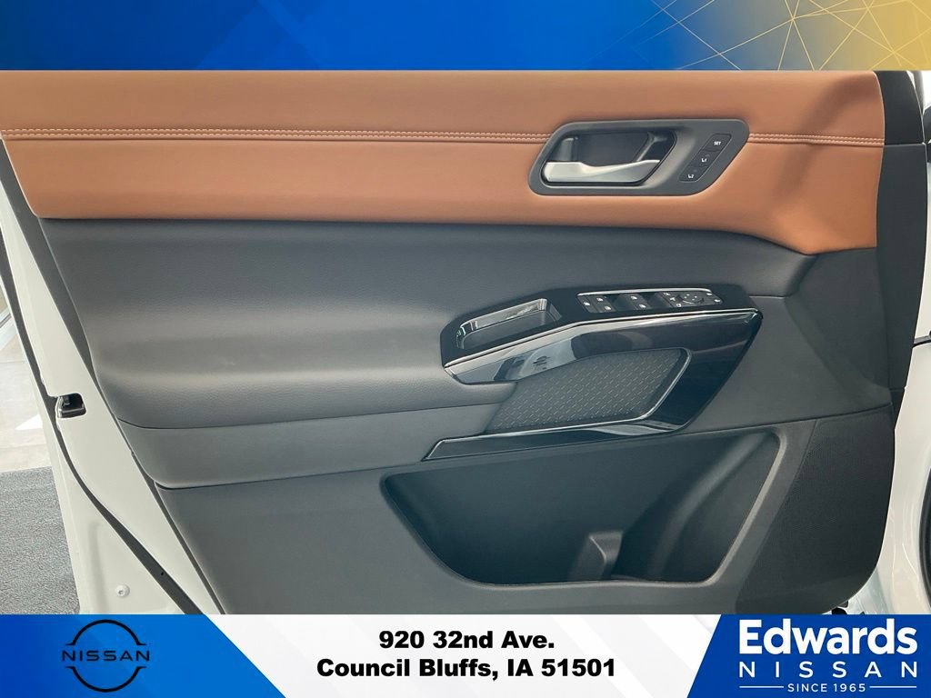 New 2026 Nissan Pathfinder Platinum AWD/4WD image 25