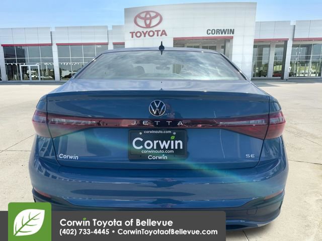 Used 2025 Volkswagen Jetta SE FWD image 4