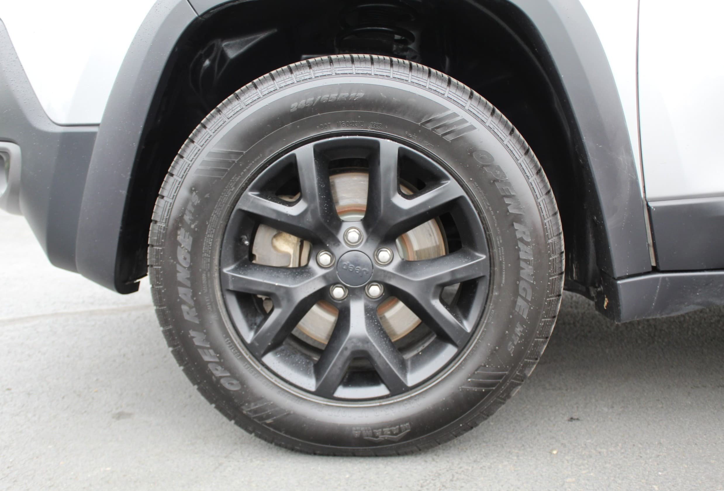 Used 2018 Jeep Cherokee Trailhawk w/ Comfort/Convenience Group AWD/4WD image 14