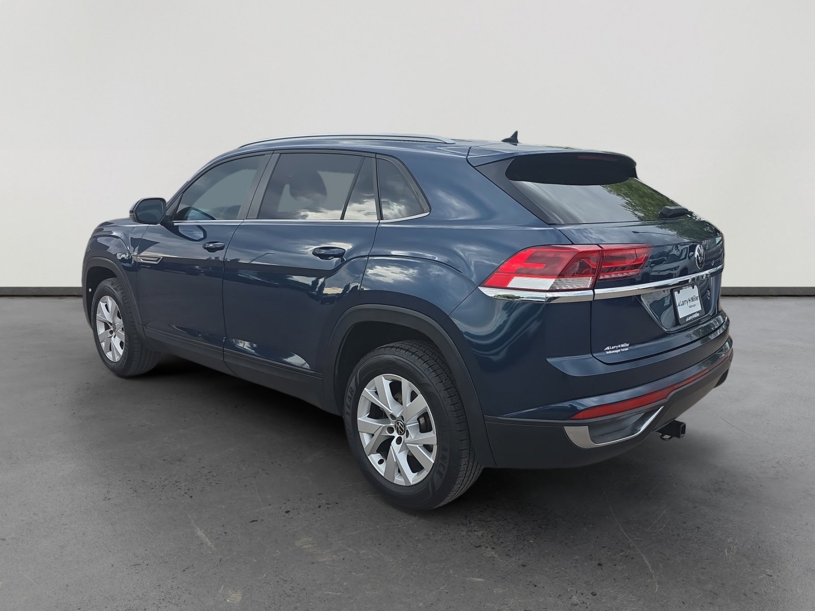 Used 2020 Volkswagen Atlas Cross Sport S FWD image 3