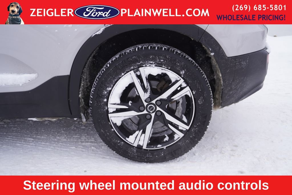 Used 2024 Volvo XC40 B5 Core image 7