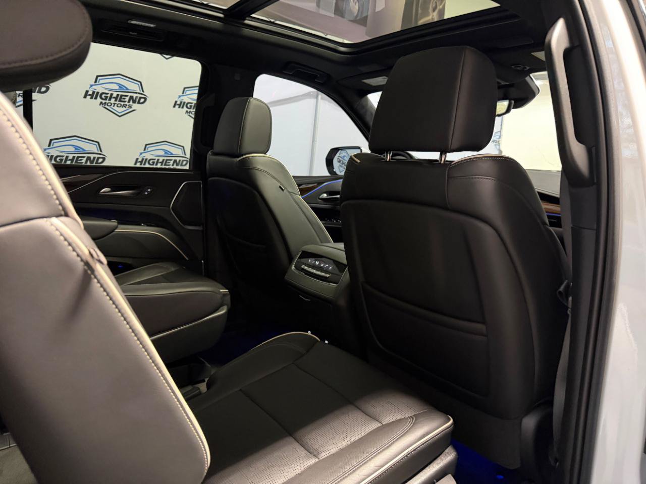 Used 2022 Cadillac Escalade Premium Luxury w/ Performance Package AWD/4WD image 23