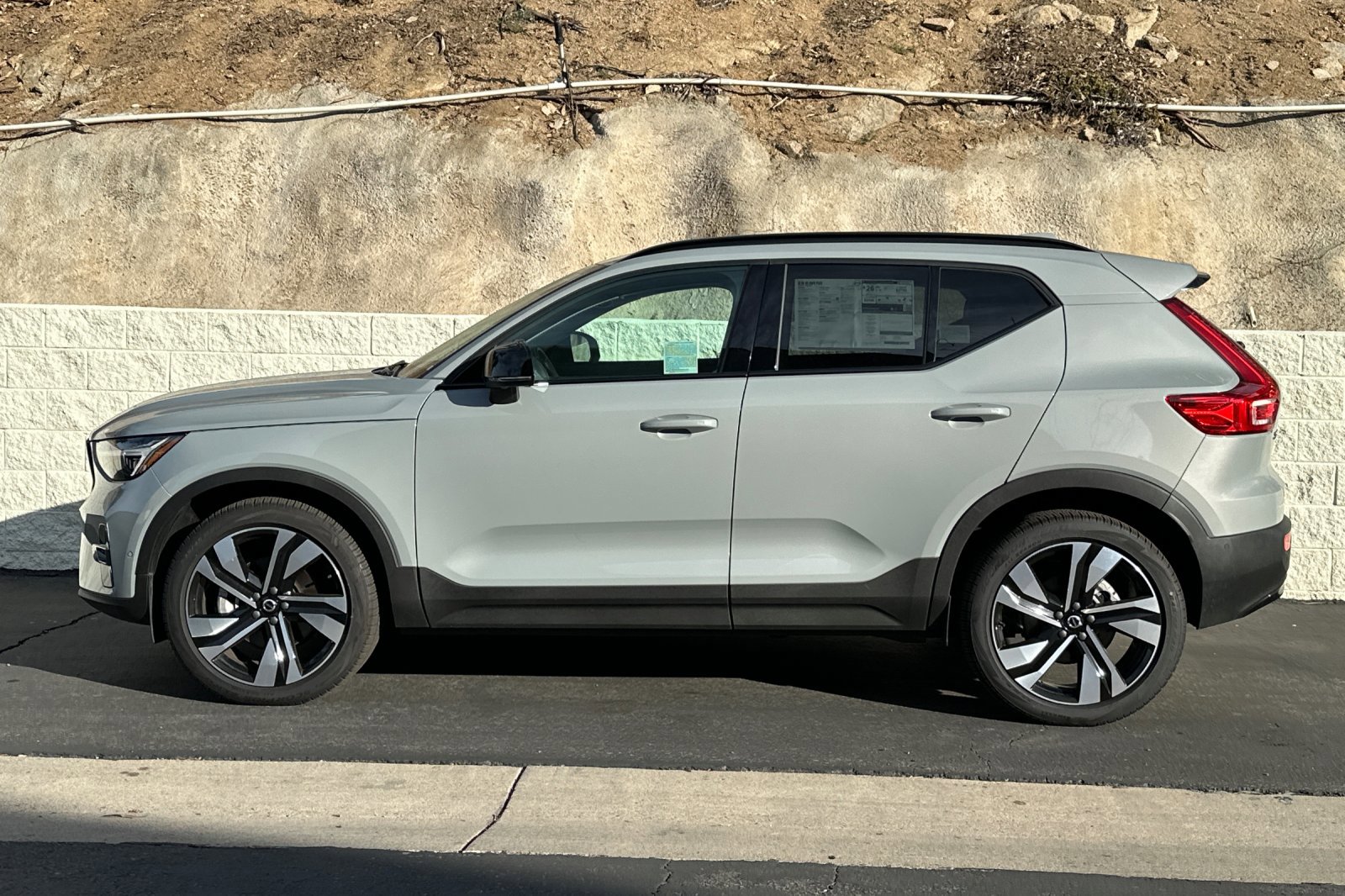 New 2025 Volvo XC40 B5 Plus w/ Climate Package image 7