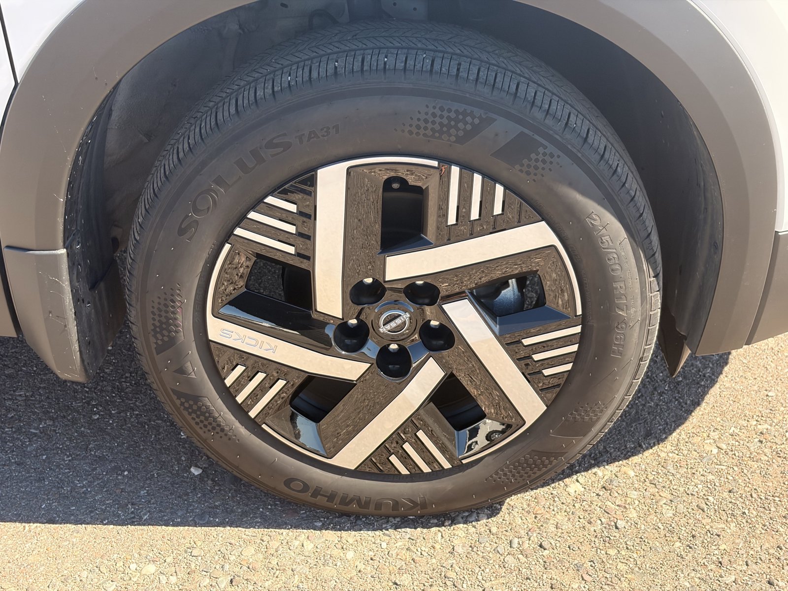 Used 2025 Nissan Kicks SV FWD image 8