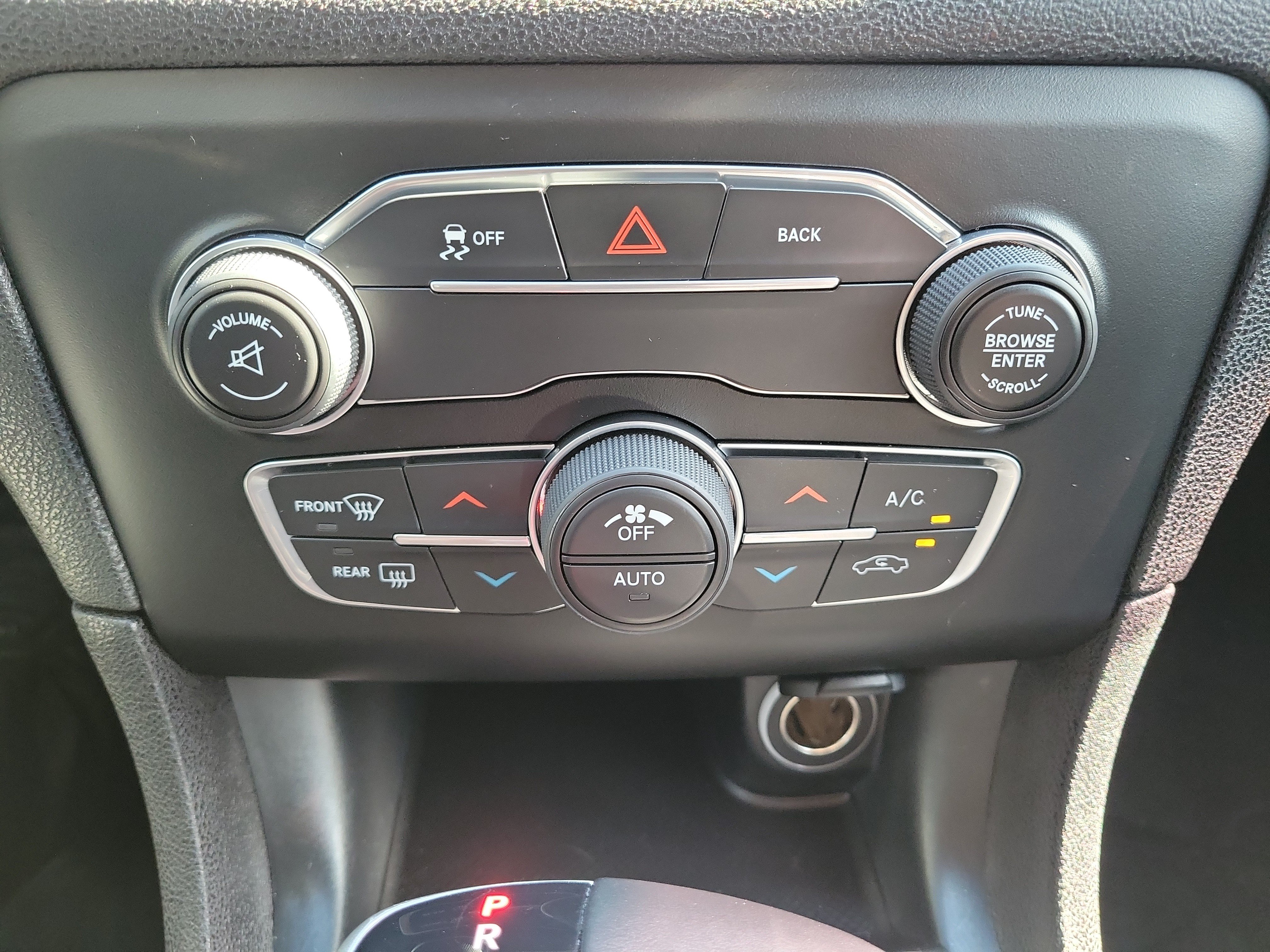 Used 2016 Dodge Charger SXT RWD image 25