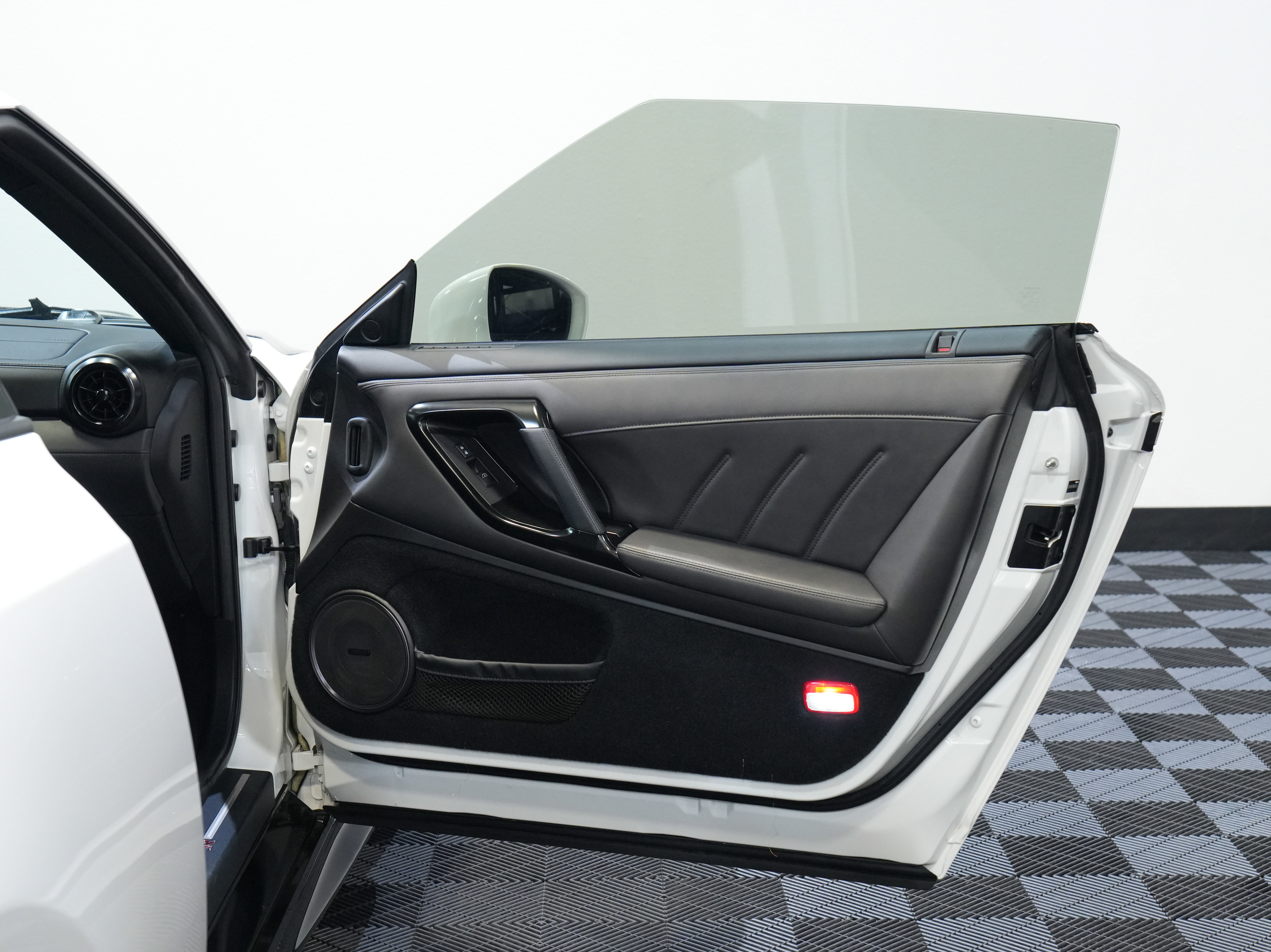 Used 2021 Nissan GT-R Premium image 24