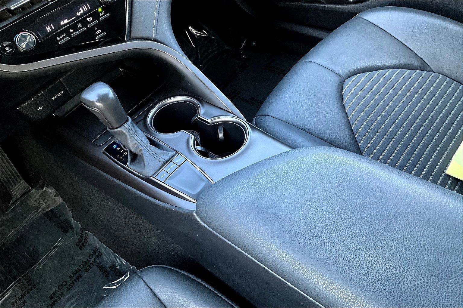 Used 2024 Toyota Camry SE image 12