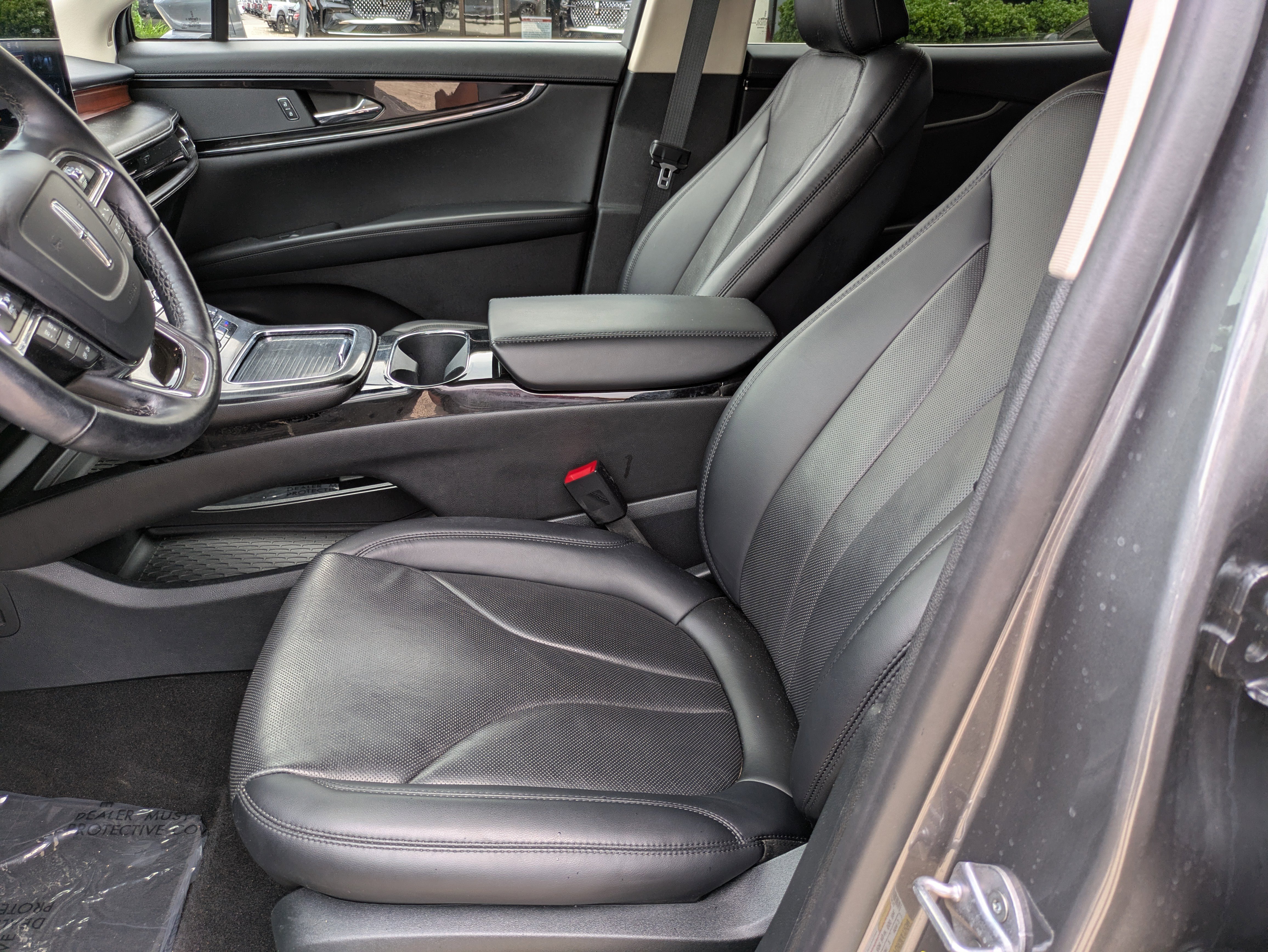 Used 2022 Lincoln Nautilus Reserve w/ Cargo Utility Package image 16