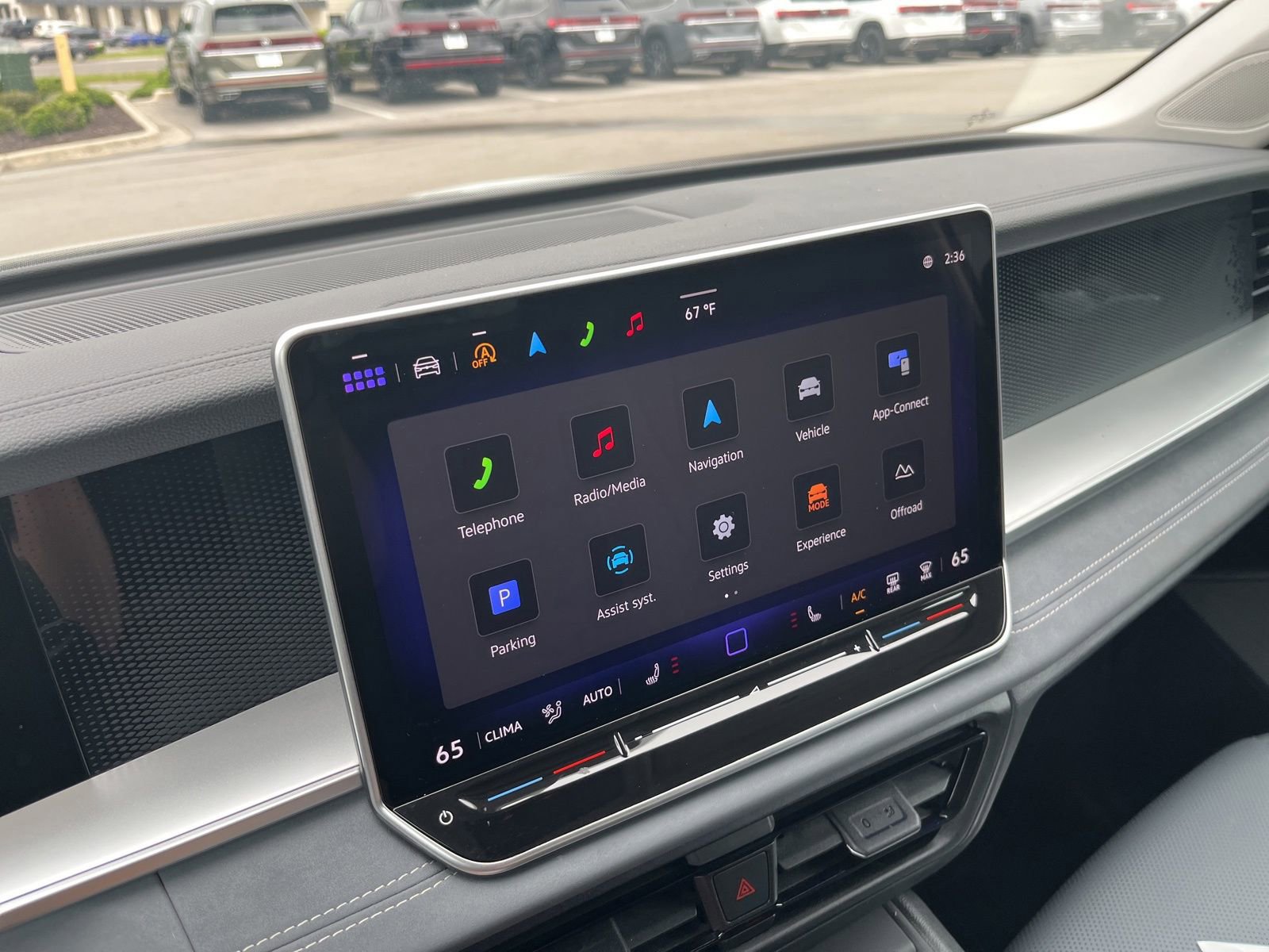 Certified 2025 Volkswagen Tiguan SE AWD/4WD image 21