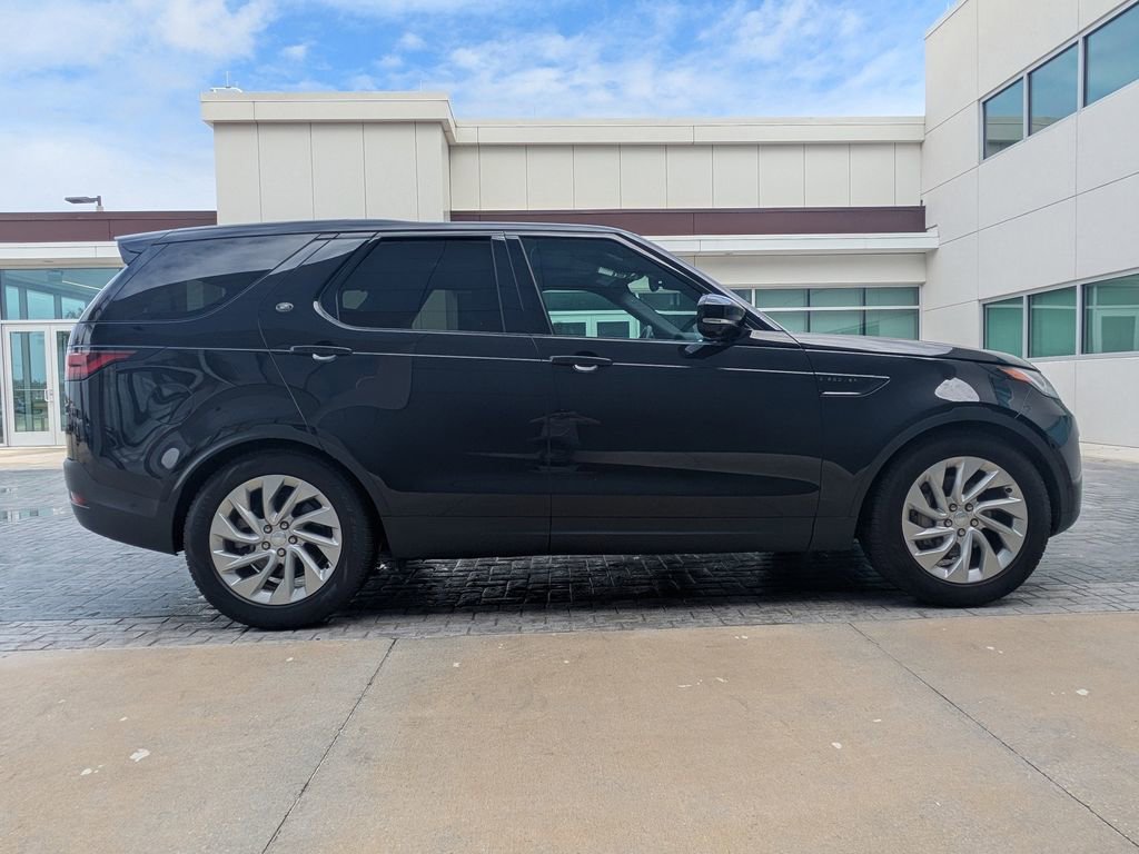 Certified 2025 Land Rover Discovery S image 4