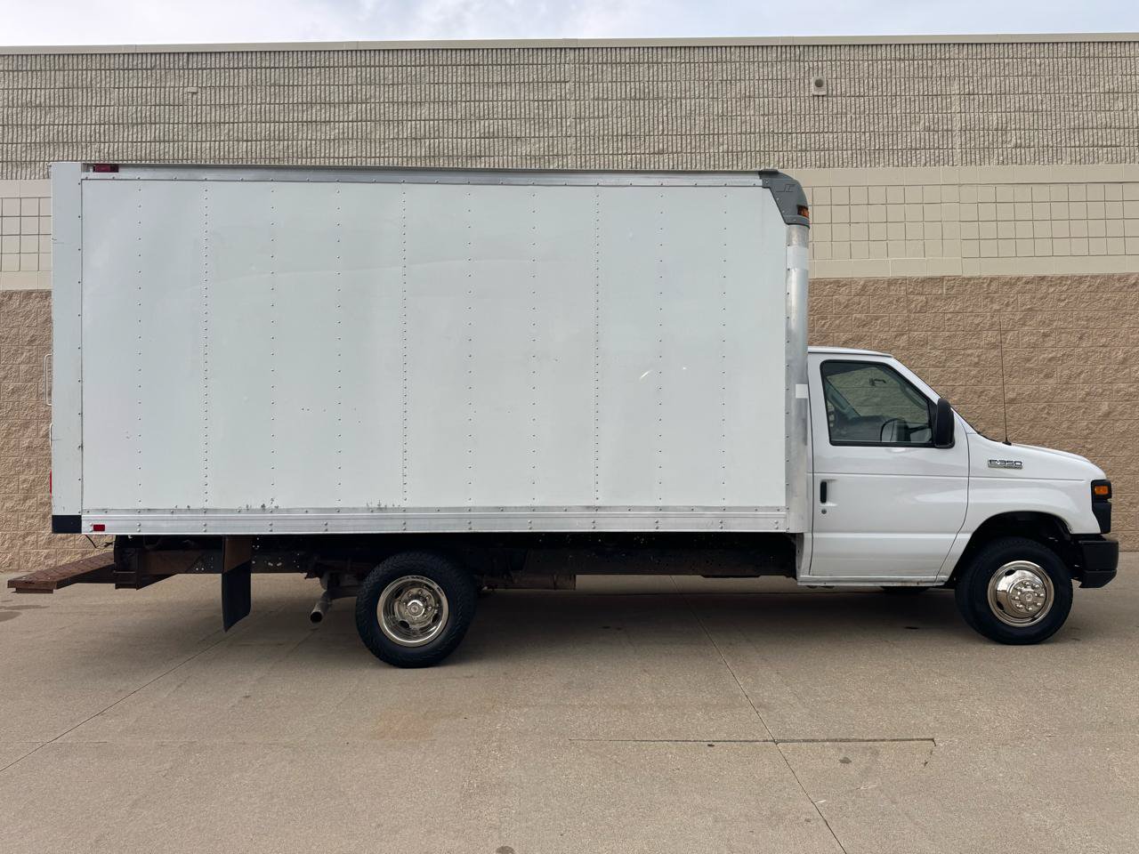 Used 2015 Ford E-350 and Econoline 350 Super Duty RWD image 5